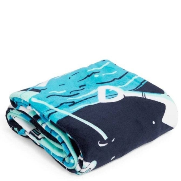 VERA BRADLEY | Shore Enough Throw Blanket - Picture 2 of 5